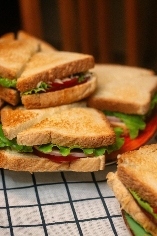 Comment élaborer une carte de sandwichs gourmet pour un bar à sandwichs haut de gamme ?